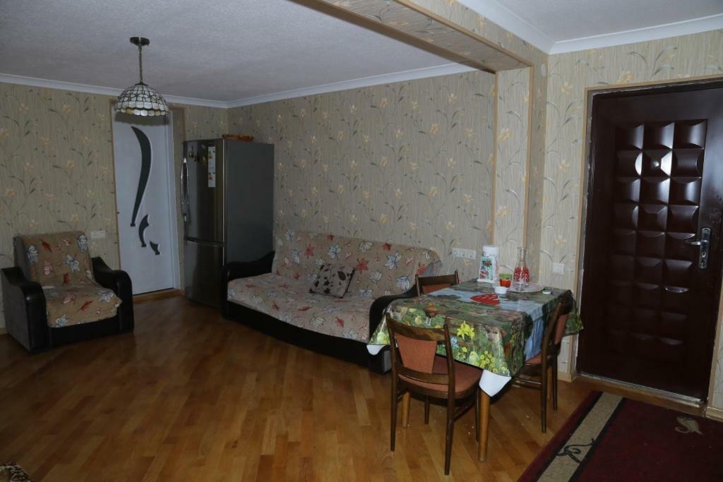 Nana'S Apartment Kutaisi Exterior photo
